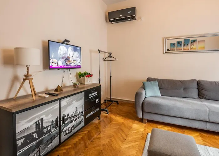Neimar Apartment With Great Wi-Fi And Free Parking